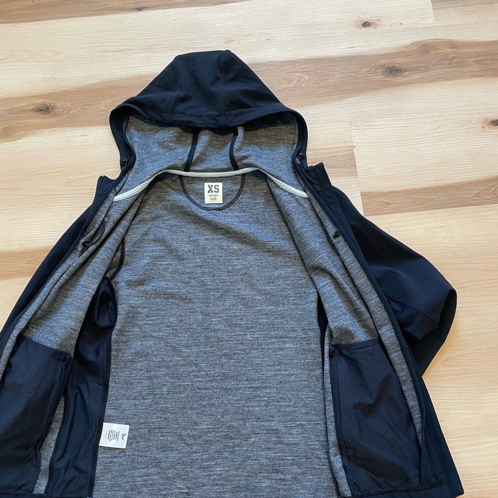 Tracksmith NDO waterproof jacket xs black - Picture 3 of 6